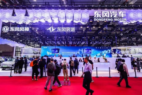 炒股配资网站来 李克强：要坚持以经济建设为中心，加快发展新动能